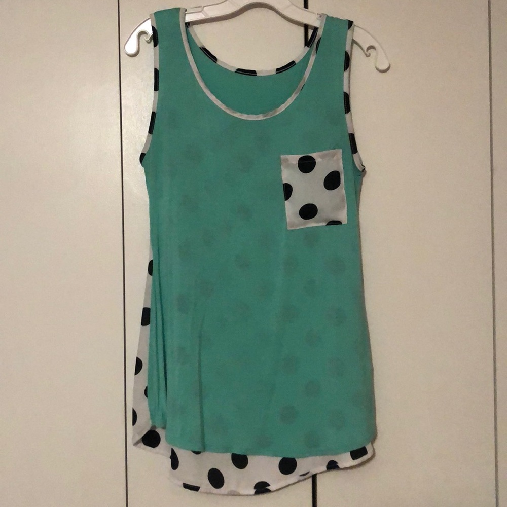 Super cute sleeveless top!
